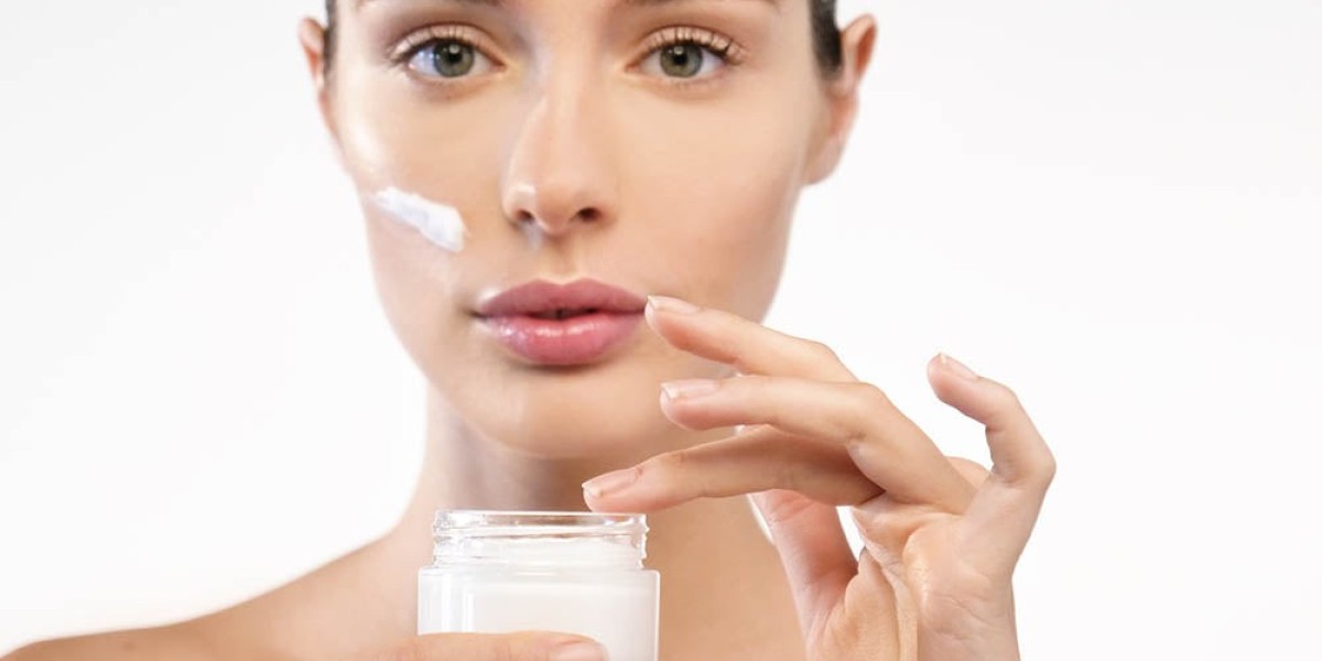 Smooth Skin Secrets: Choosing the Best Niacinamide Serum