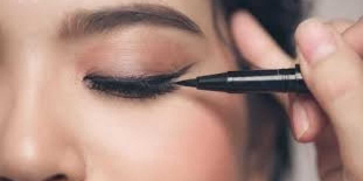 Eyeliner Market: Inhibitors Limiting Growth and Consumer Adoption