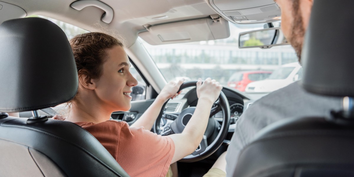 Guide To Uk Driving Licence: The Intermediate Guide On Uk Driving Licence