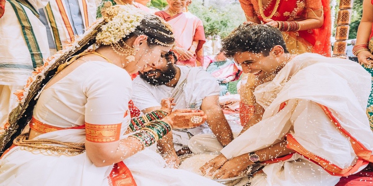 Capturing Moments That Matter with The Magic of Candid Wedding Photography