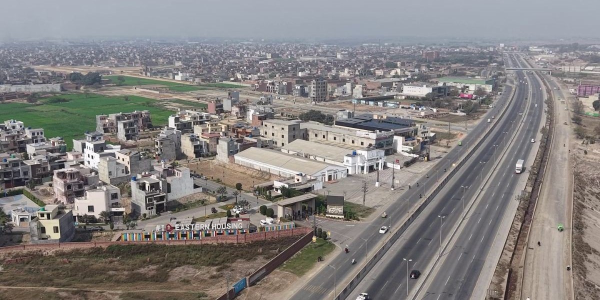 5 Marla Residential Plot vs. Commercial Plot: What Should You Buy in Lahore?