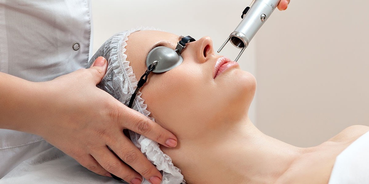 نصائح الخبراء قبل حجز موعد في أي عيادة تجميل بالرياض