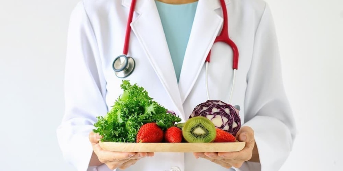 How a Nutritionist & Dietitian Can Customize Your Diet for You
