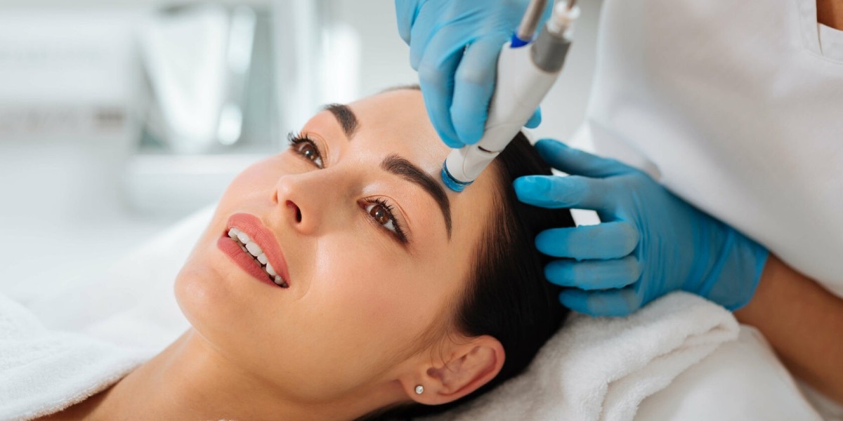 HydraFacial at Home vs. In-Clinic in Riyadh