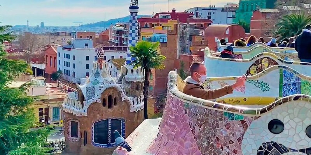 The Definitive Guide to the Best Time to Visit Park Güell, Barcelona