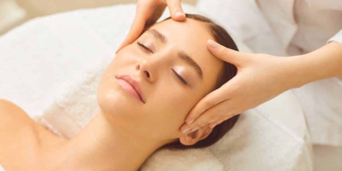 Expert Deep Skin Cleansing in Riyadh Clinics