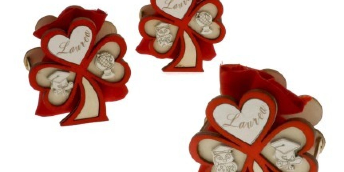 Use Flowers And Plants As Wedding Favors