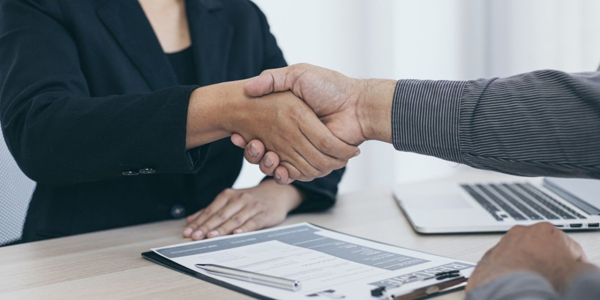 Smart Ways to Get Noticed by Recruiters Offering Jobs in Kochi