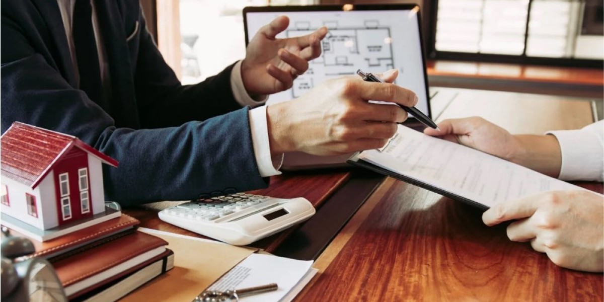 The Complete Guide to Engaging a Commercial Property Solicitor for Your Business Success