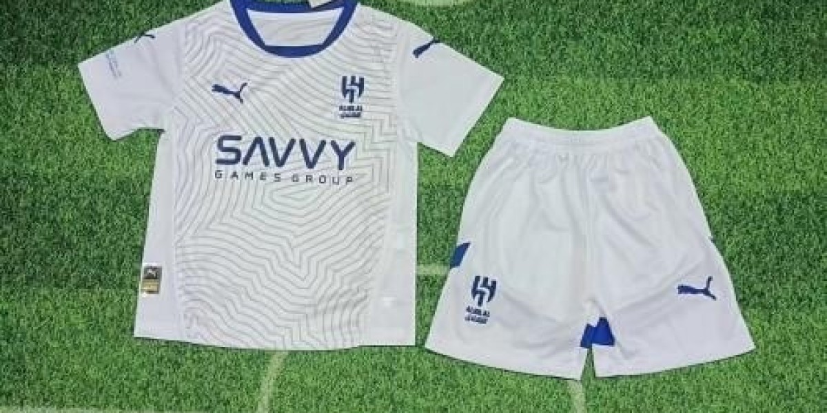 طقم الهلال الثالث من Sport Touch: امتلكه قبل نفاد الكمية!