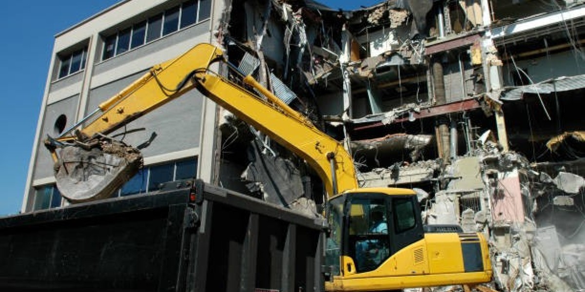 Breaking Ground the Right Way: A Human-Friendly Guide to Commercial Demolition
