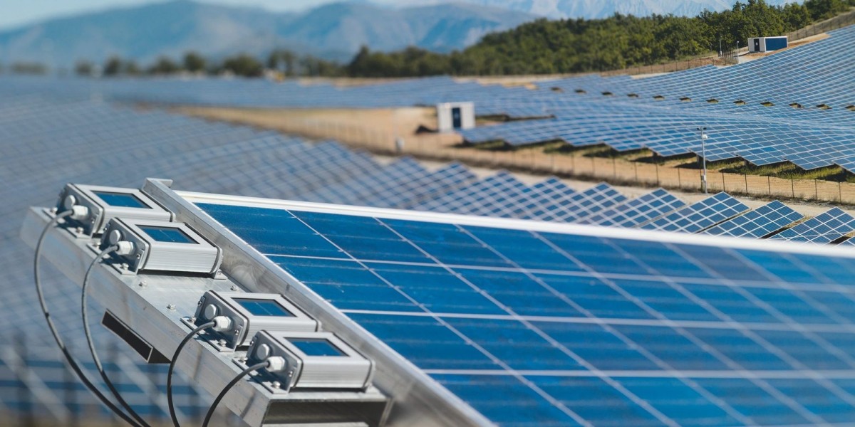 Solar PV Inverters Market Developments: Smart Inverters and Hybrid Systems Drive Advanced Solar Power Solutions Globally