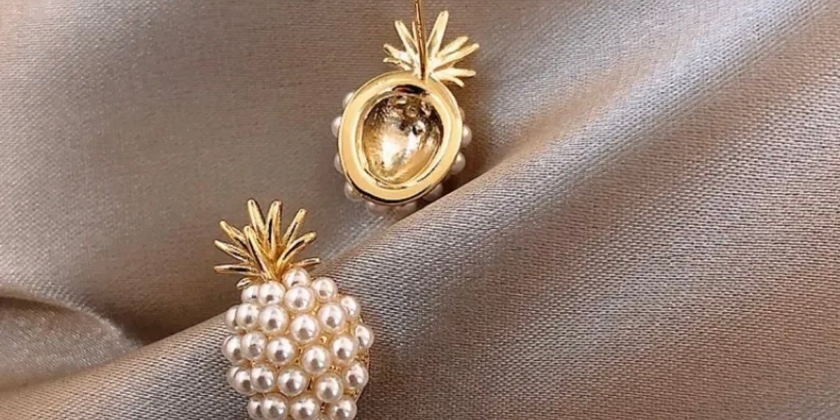 When Is the Best Time to Buy Trendy Earrings Online?