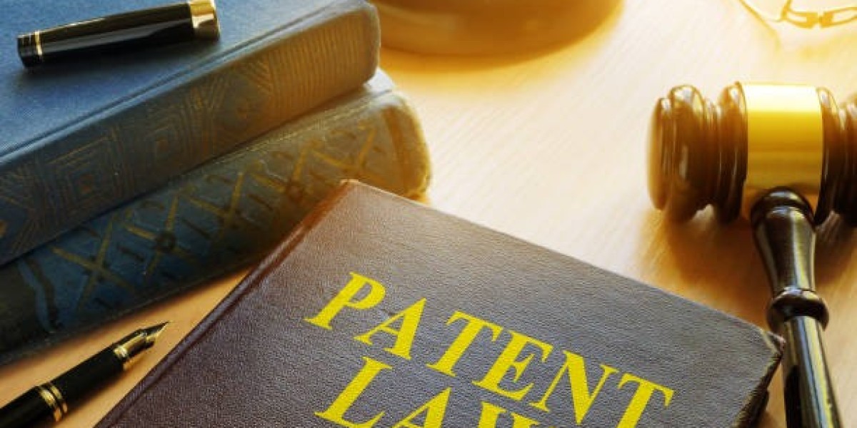 When to Call a Patent Litigation Lawyer: Red Flags for Tech Companies