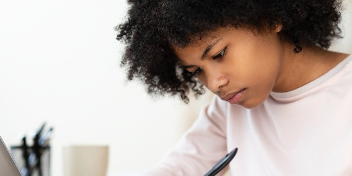 The Ultimate Guide to Choosing Between Online and In-Person Tutoring