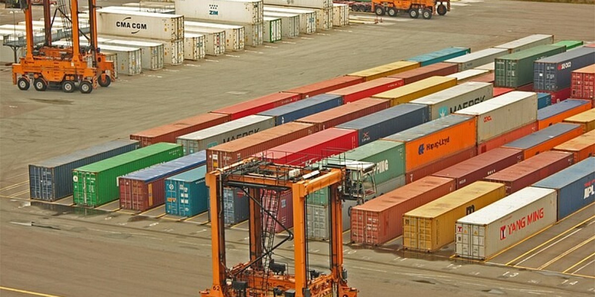 Straddle Carrier Market Drivers: Urbanization and Globalization Impacting Demand for Efficient Container Transport Equip