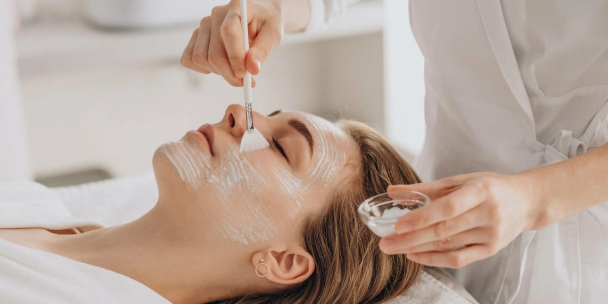 How Often Should You Get a Facial in Riyadh’s Climate?