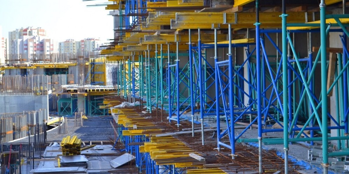 What Are Commercial Scaffolding Services and How Can They Help?