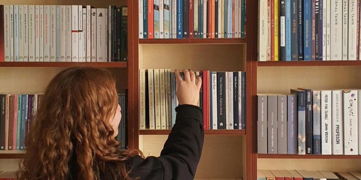 A Librarian Course Breakdown: What You’ll Study & Why It Matters