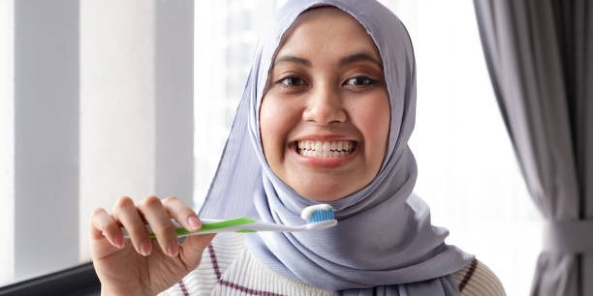 تنظيف وتلميع الأسنان بأفضل الطرق في الرياض