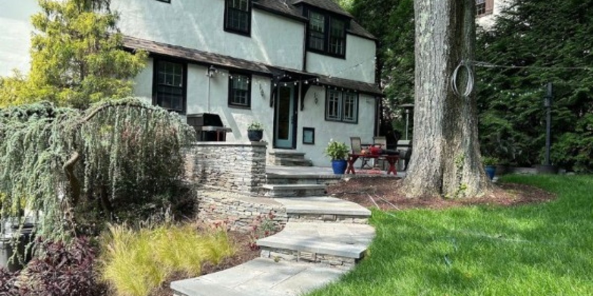 How to Plan the Perfect Custom Landscape Installation in Your Backyard