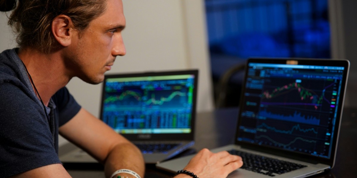 Stock Market Trading: Why Enrolling in Stock Market Courses in India is a Game-Changer