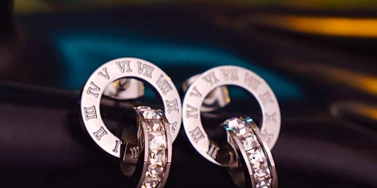 The Timeless 10: Must-Have Accessories Every Woman Should Own