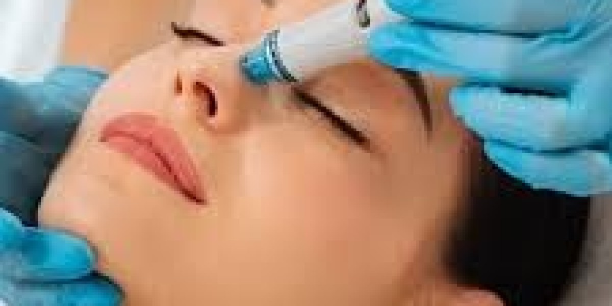How HydraFacial in Dubai Helps You Achieve Glowing Skin
