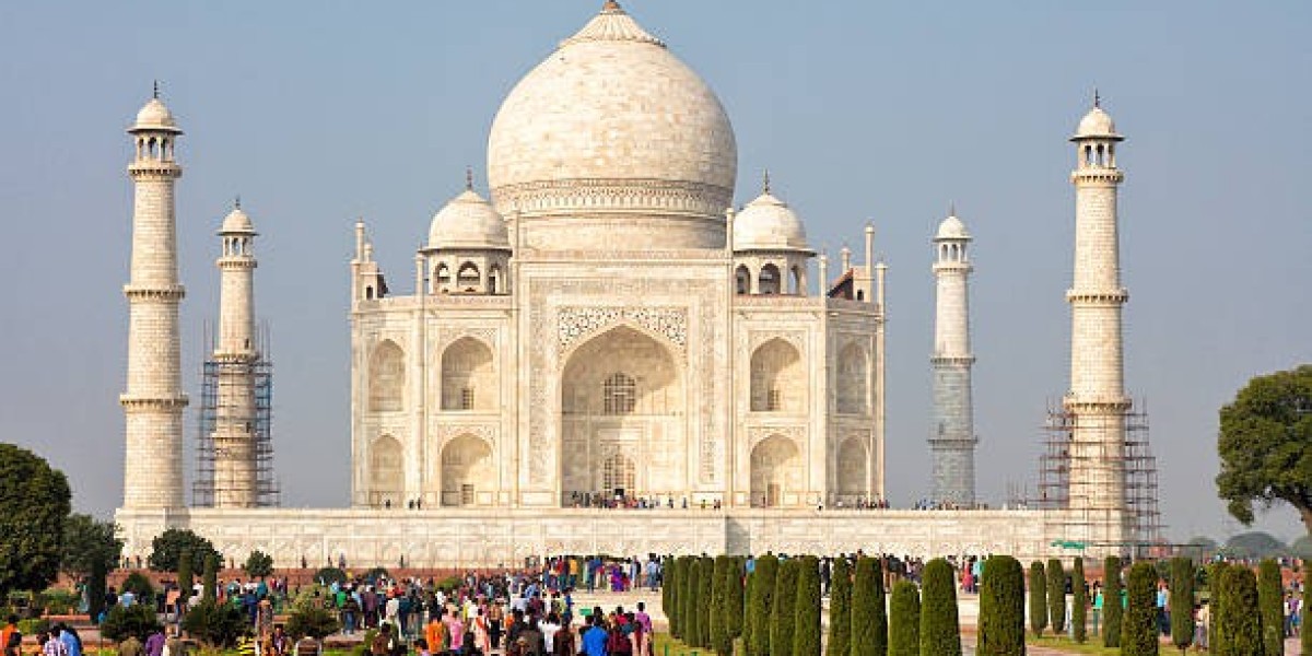 Witness the Magic of the Taj Mahal Sunrise Tour – A Journey of Eternal Beauty