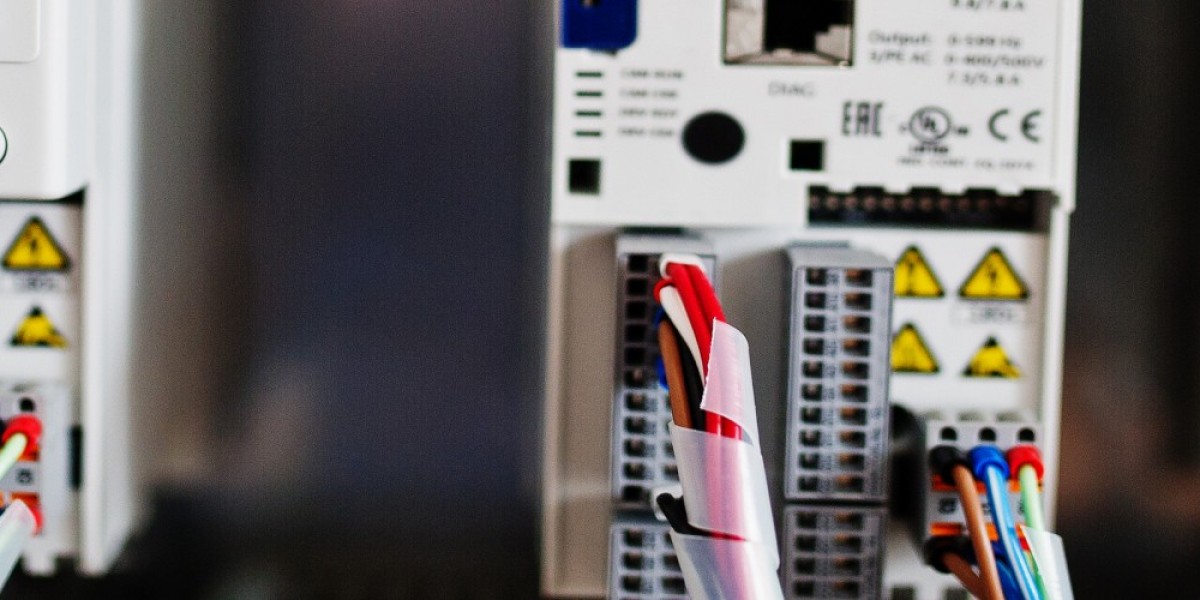 The Role of APFC Panels in Reducing Electricity Bills for Energy-Intensive Industries