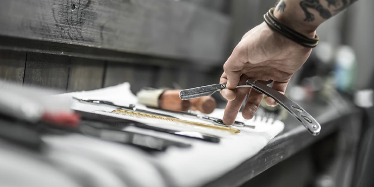 The Art of Scent Layering: Cologne Tips from Barbers