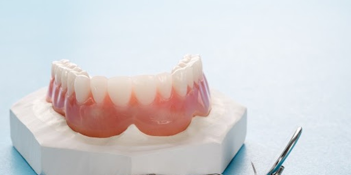 How to Regain Confidence While Wearing Dentures