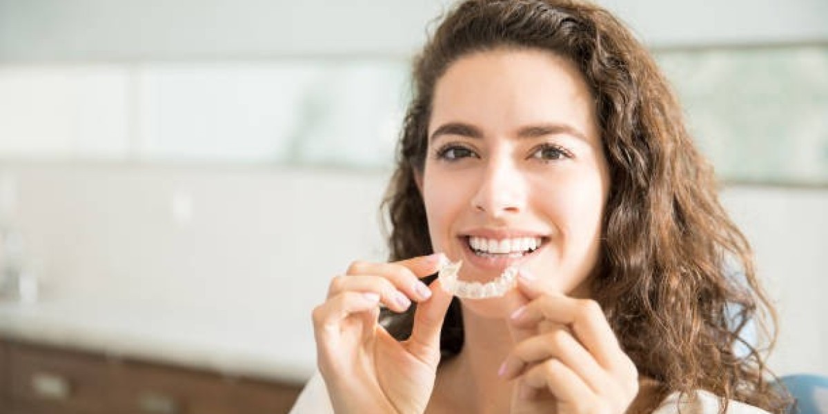 Clear vs. Metal Retainers for Teeth: Which One Is Better?