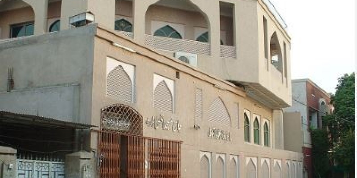 Where to Invest in Faisalabad in 2023: Gold or Land?