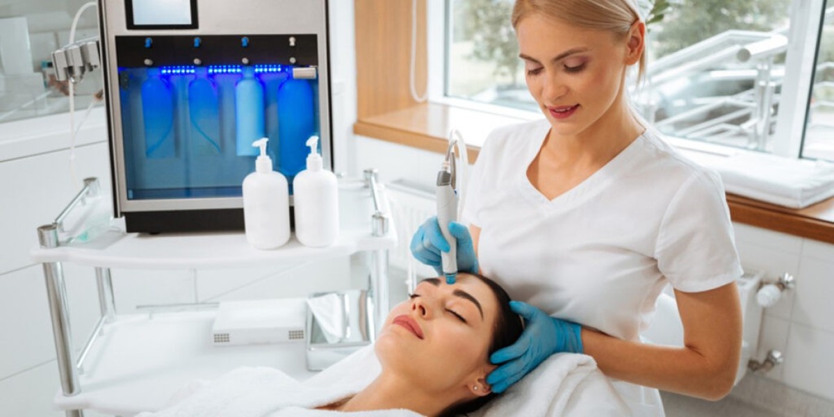 HydraFacial Treatment in Dubai for Teenagers: Is It a Safe Option?