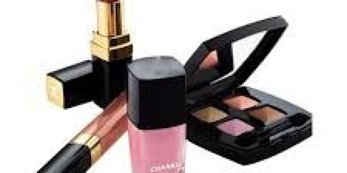Makeup & Accessories Market consumer loyalty drivers identified through sentiment analysis and user feedback
