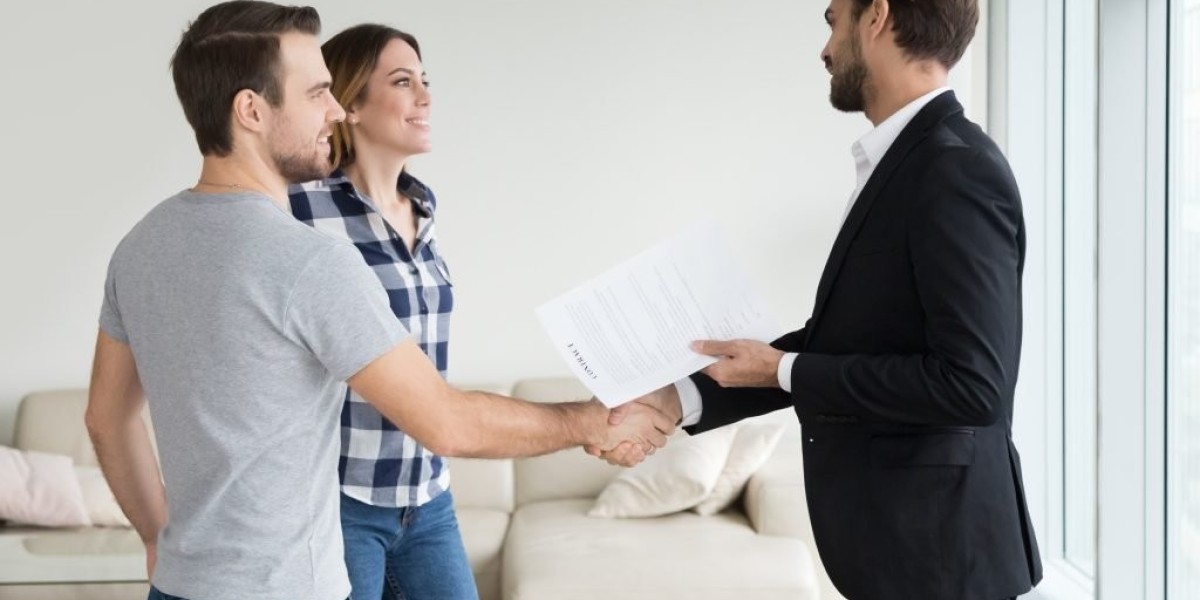 The Fast Track to a Real Estate License: Start with Online Courses