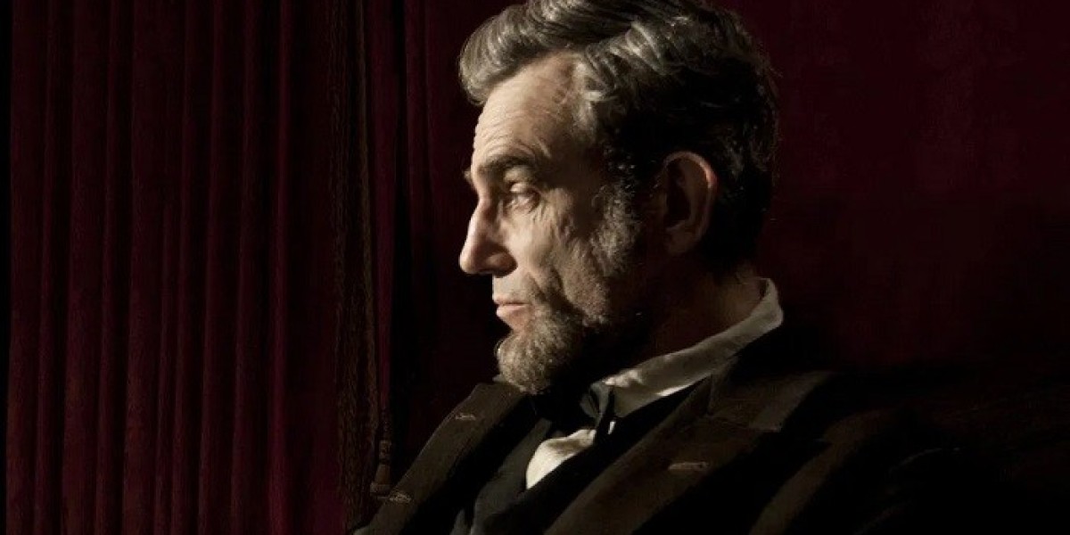 Which Figures Dominate American Historical Movies' Narratives?
