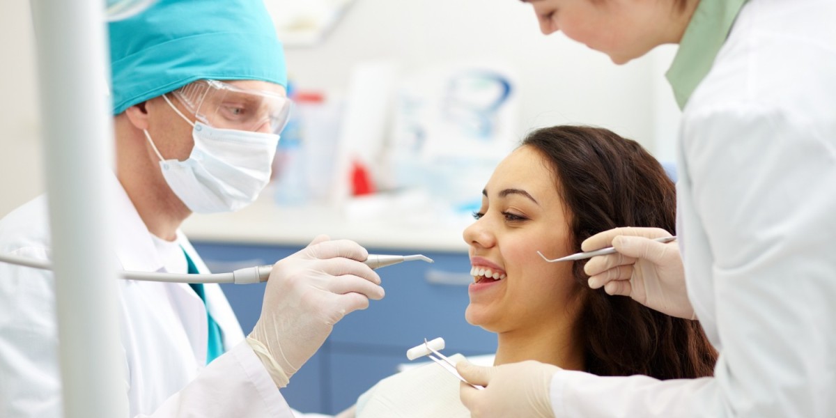 Who Should Visit the Best Dental Clinic?