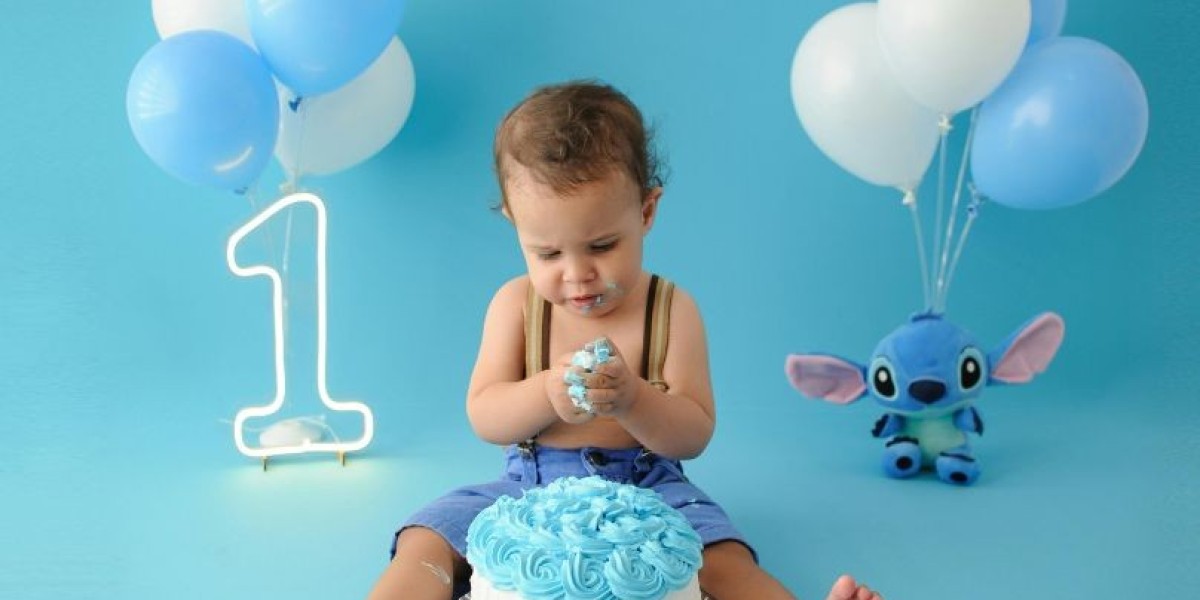 Cake Smashing Photography Sydney – Capture First Birthday Fun with Fably