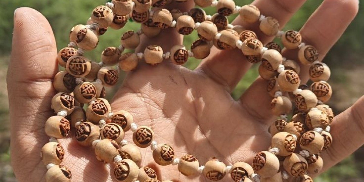 Can non-vegetarians wear Rudraksha?