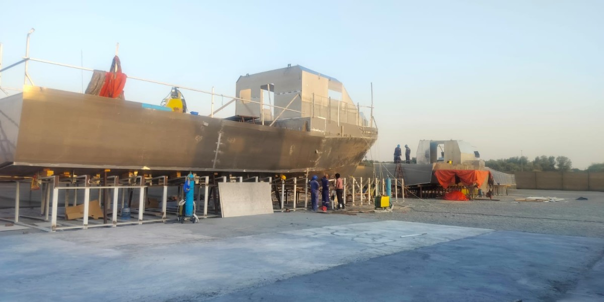 Aluminium Barge Manufacturers Shaping the Future of Marine Logistics