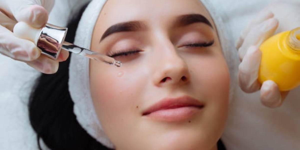 Chemical Peel FAQs Answered by Riyadh’s Leading Dermatologists