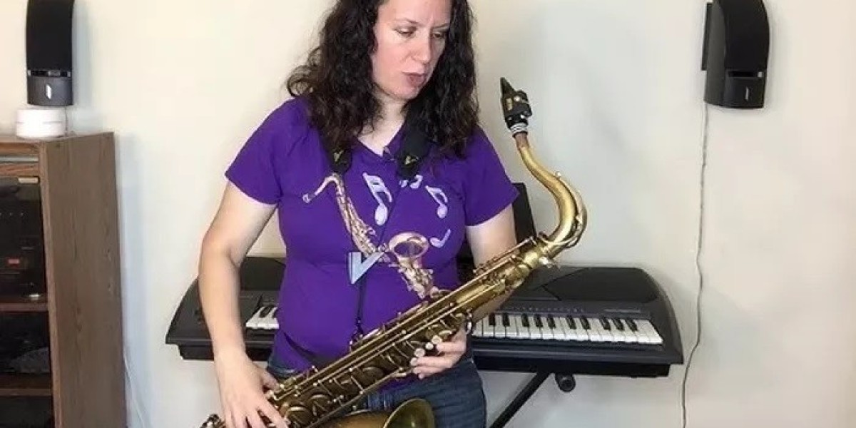 How to Hold a Saxophone While Not Playing: A Professional Guide