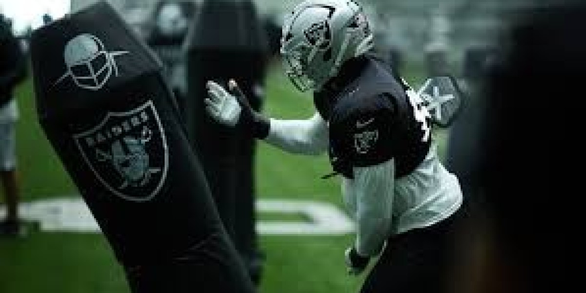 Raiders’ Davante Adams Goes off upon ‘Unbelievably Disheartening’ Rumors