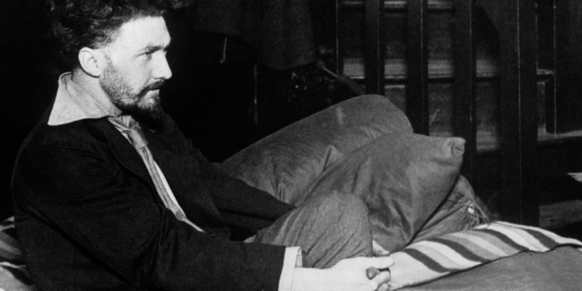 What defines Ezra Pound's literary vision?