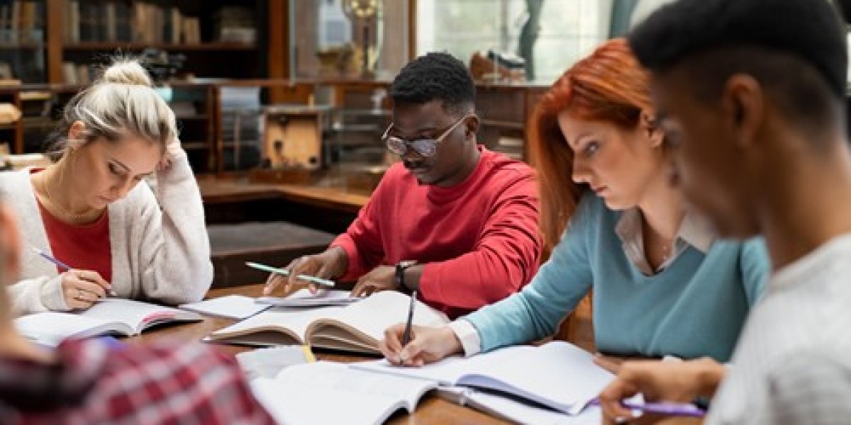 Help with HND Assignments – A Complete Guide for Students