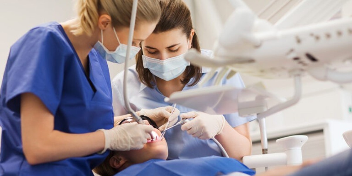 Dental Hygienist Advice for Teenagers With Braces