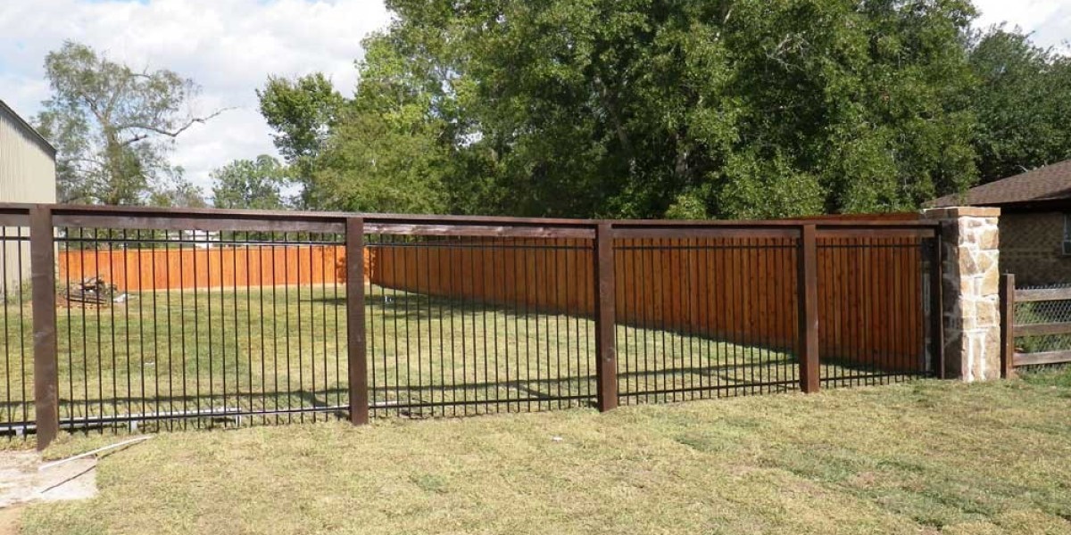 Choosing the Right Material for Your Fence Installation
