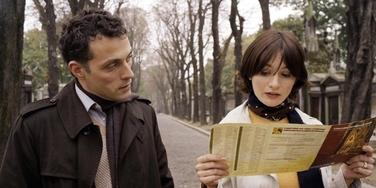 Do French Romance Movies focus on passionate or subtle love?